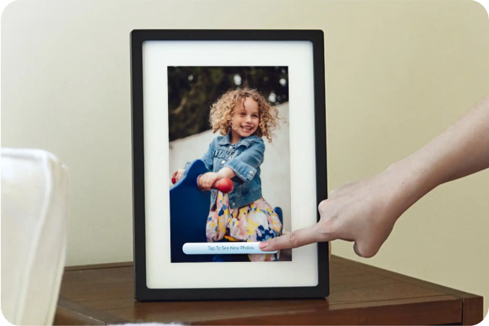 A portrait skylight frame where user clicks on the notification for new photos arriving to the frame